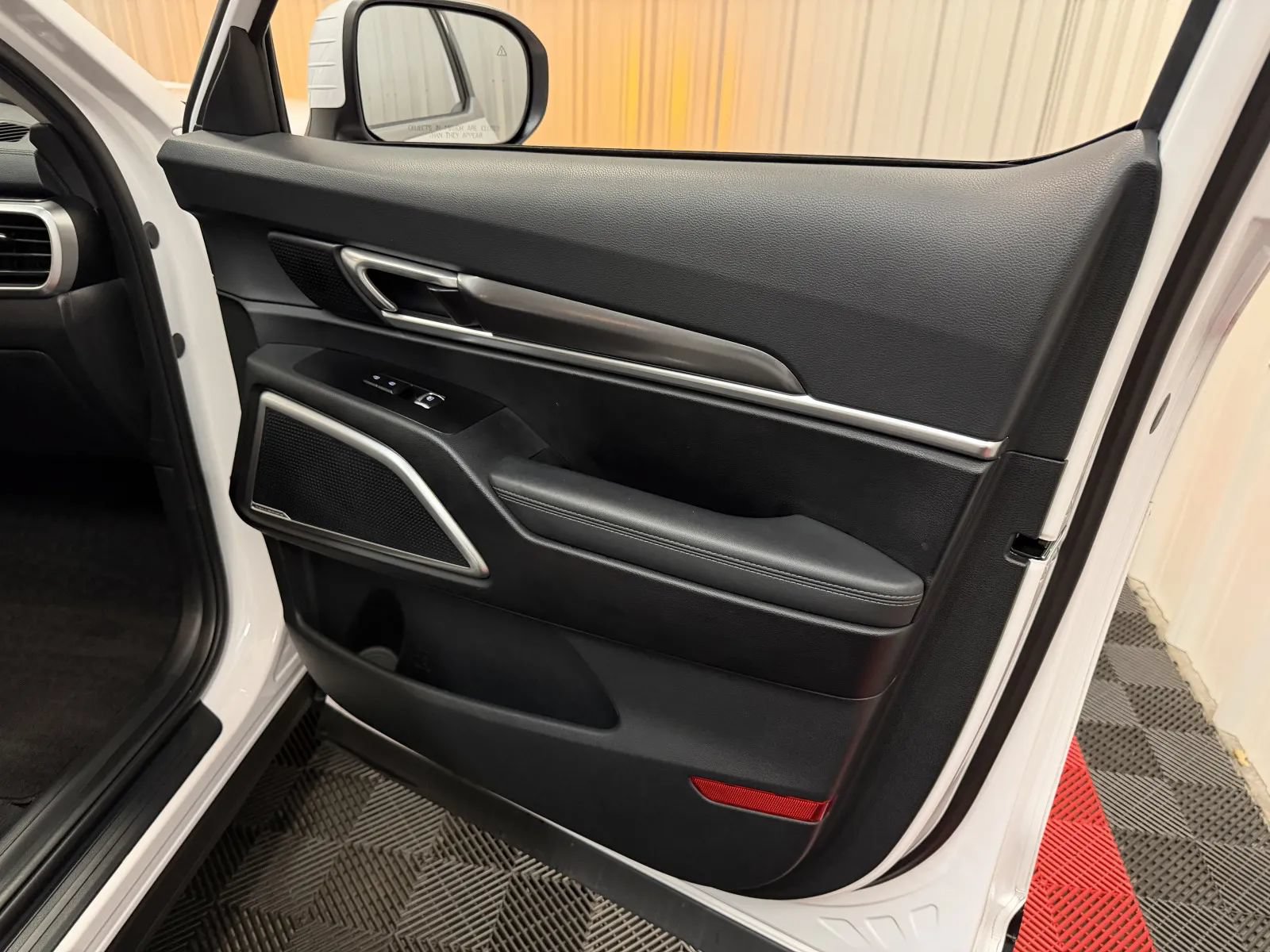Used 2024 Kia Telluride LX FWD image 43