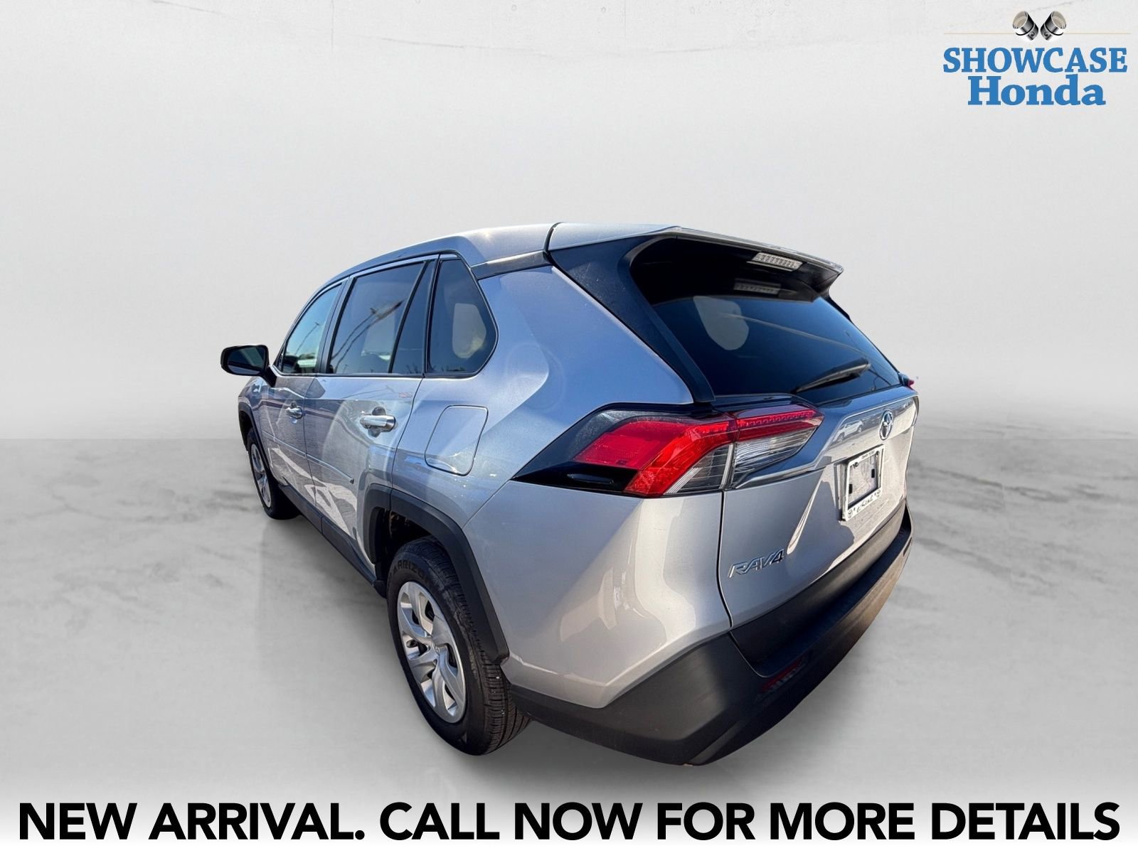 Used 2022 Toyota RAV4 LE w/ Carpet Mat Package (TMS) image 4