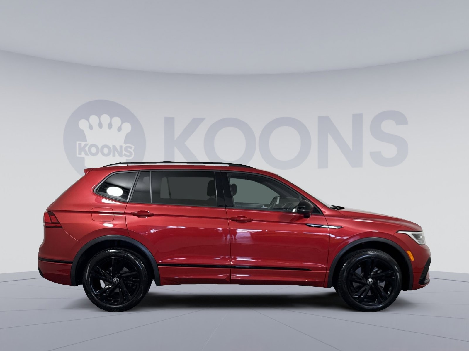 Used 2024 Volkswagen Tiguan SE R-Line AWD/4WD image 8