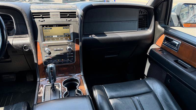 Used 2016 Lincoln Navigator L Select AWD/4WD image 17