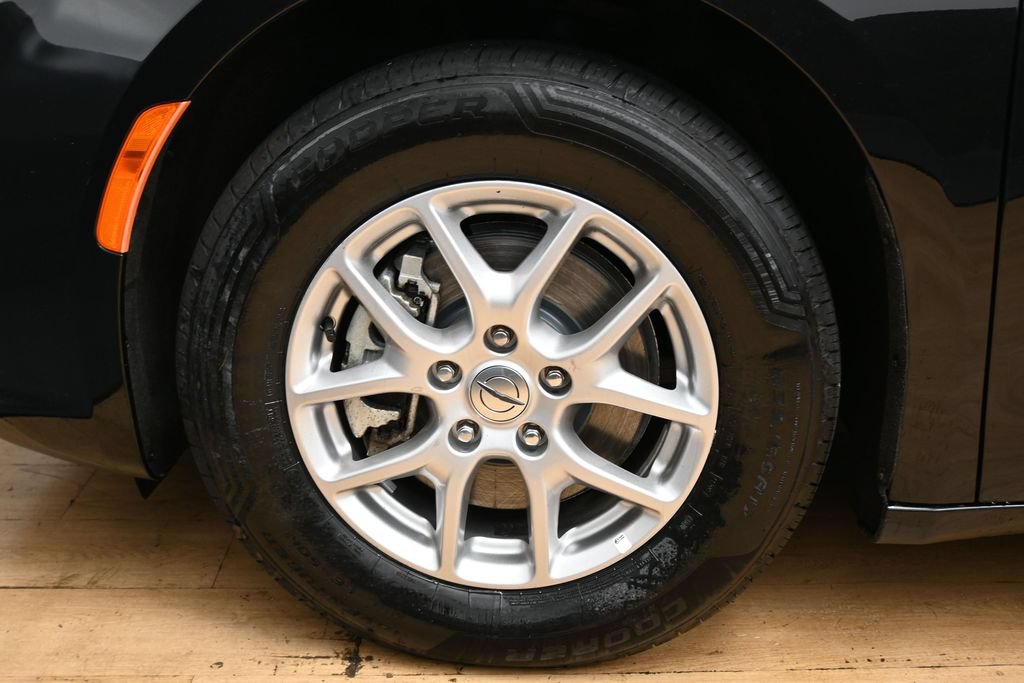 Used 2025 Chrysler Pacifica Select FWD image 12