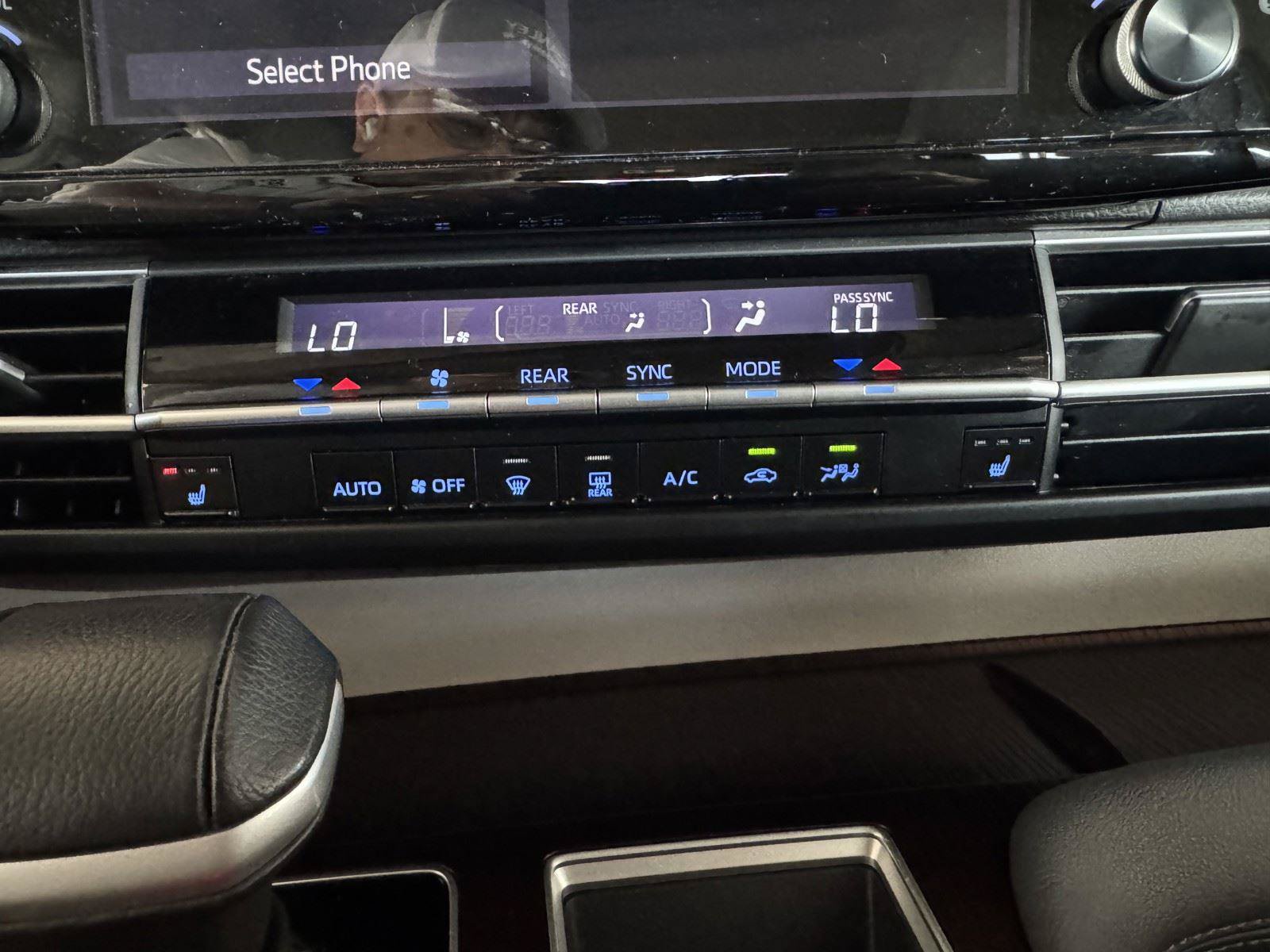 Used 2024 Toyota Sienna XLE FWD image 15