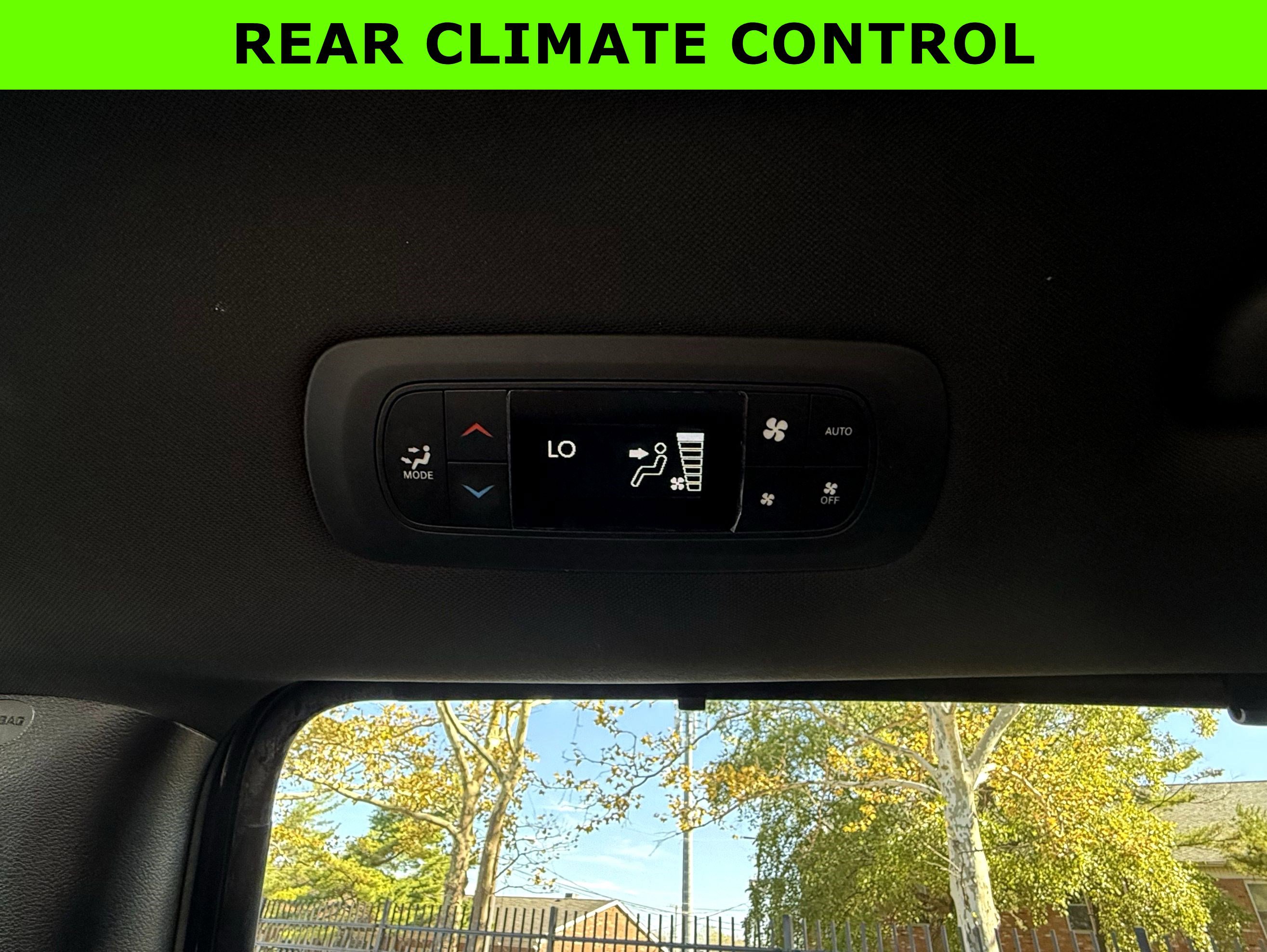 Used 2020 Chrysler Pacifica Touring-L w/ S Appearance Package image 29