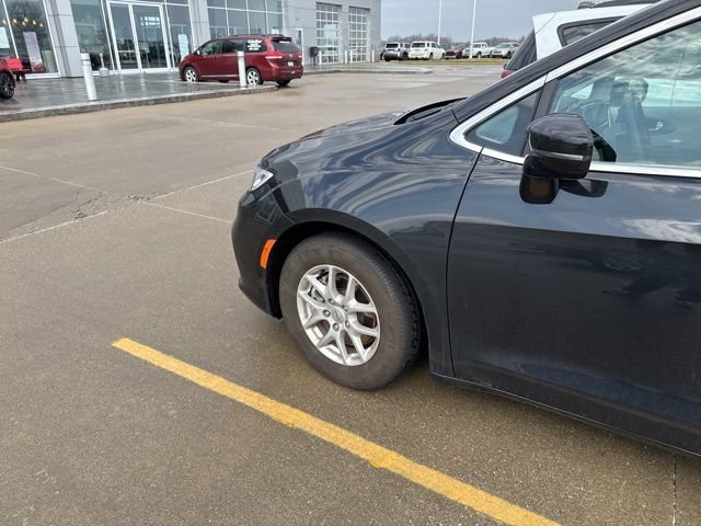 Used 2024 Chrysler Pacifica Touring-L image 34