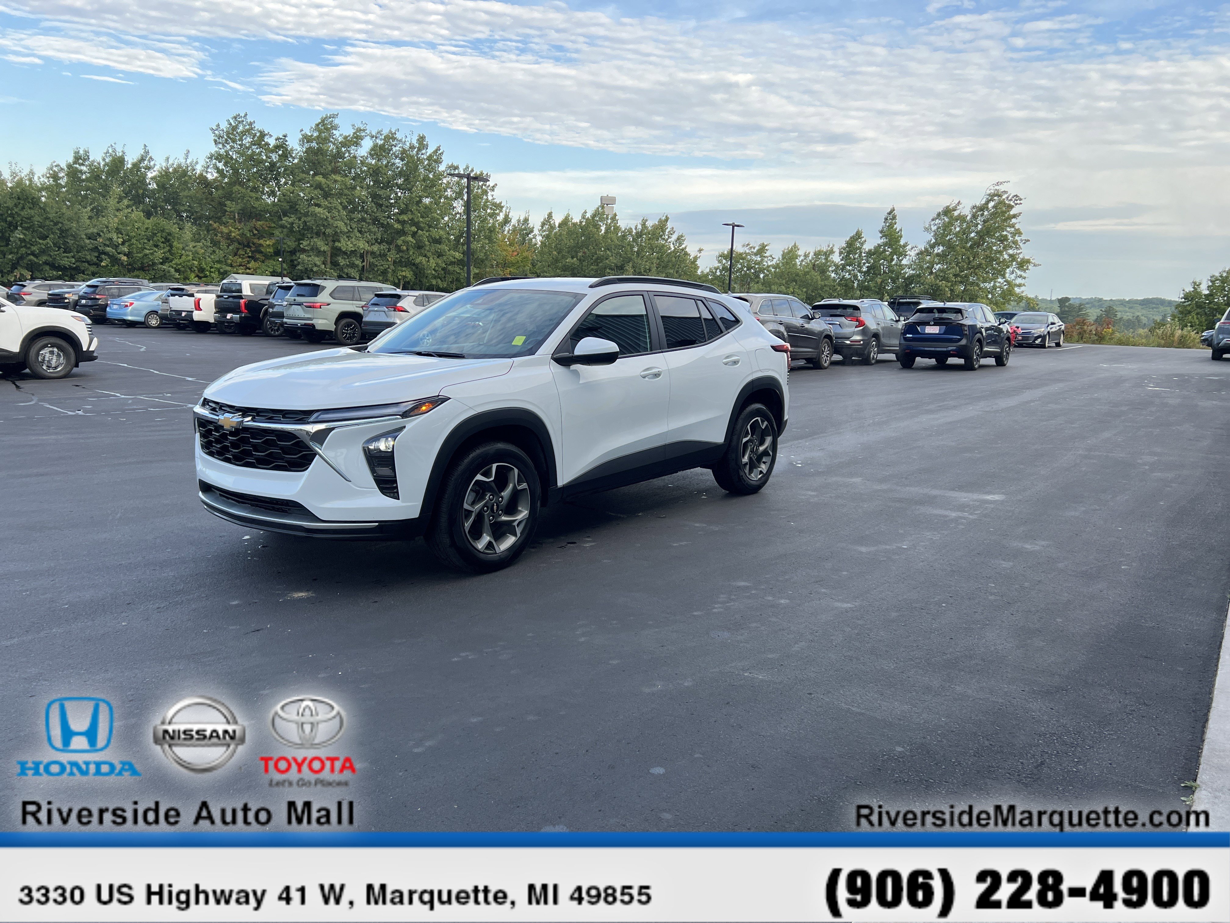 Used 2024 Chevrolet Trax LT w/ LT Convenience Package image 3