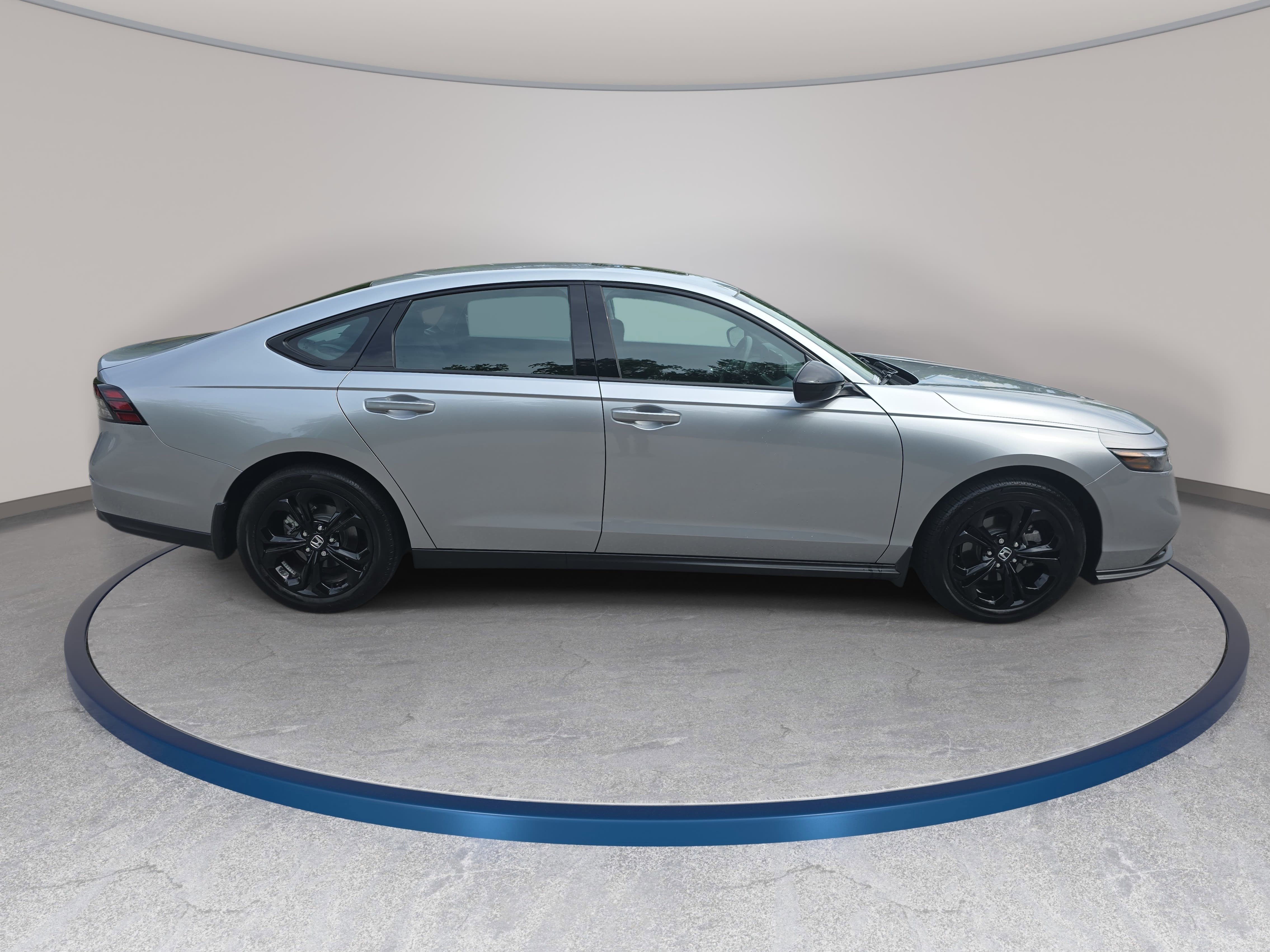 Used 2025 Honda Accord SE image 4