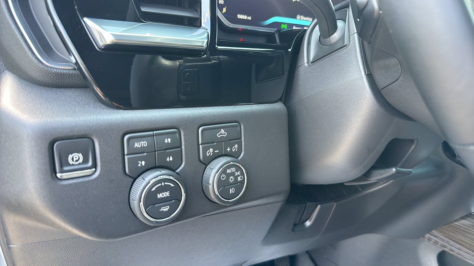Used 2026 Chevrolet Silverado 1500 LT Trail Boss w/ Convenience Package II AWD/4WD image 18