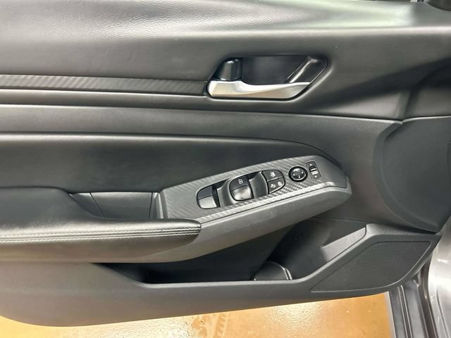 Used 2025 Nissan Altima 2.5 SV FWD image 24