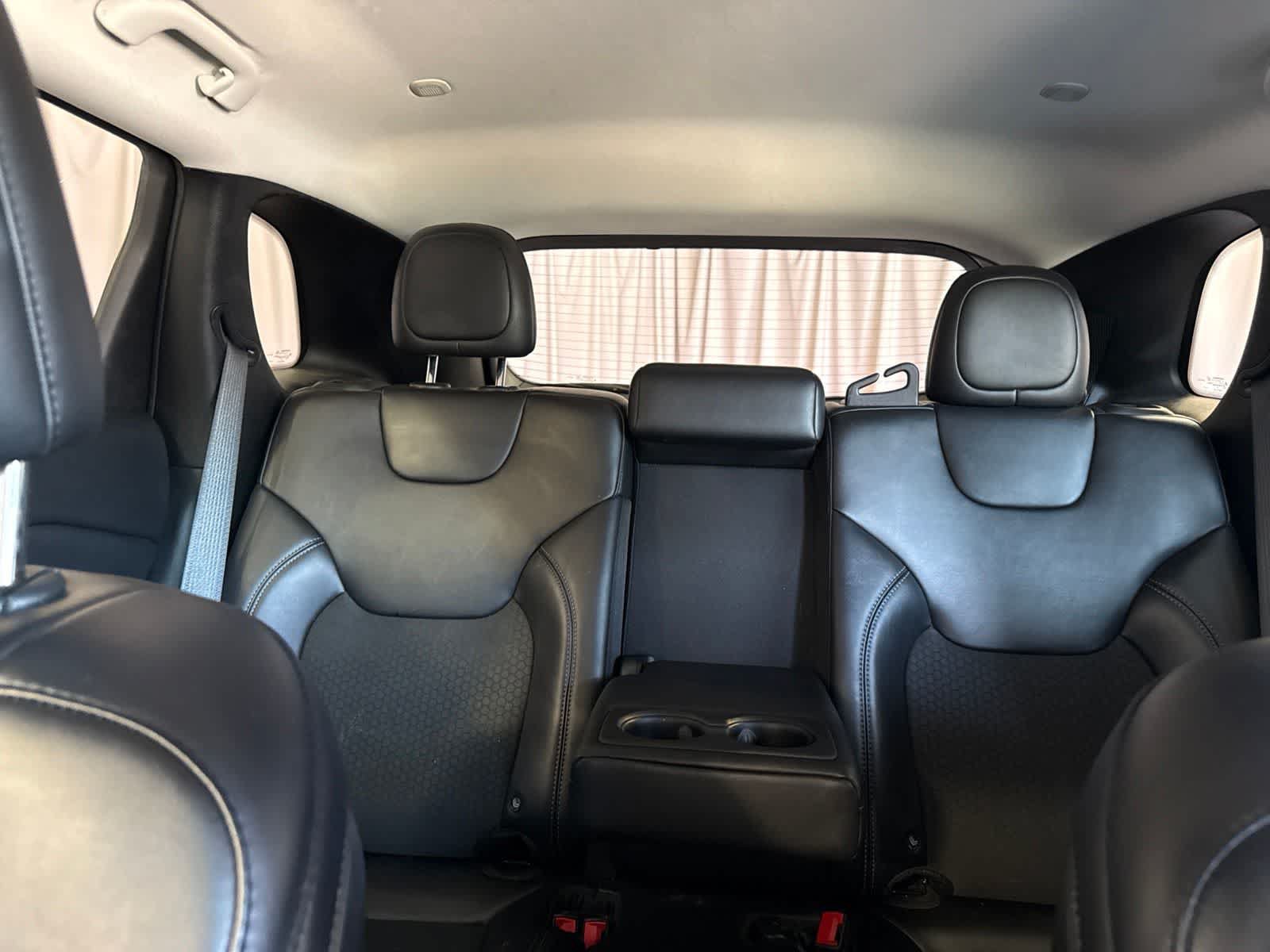 Used 2019 Jeep Cherokee Latitude Plus w/ Comfort/Convenience Group FWD image 29