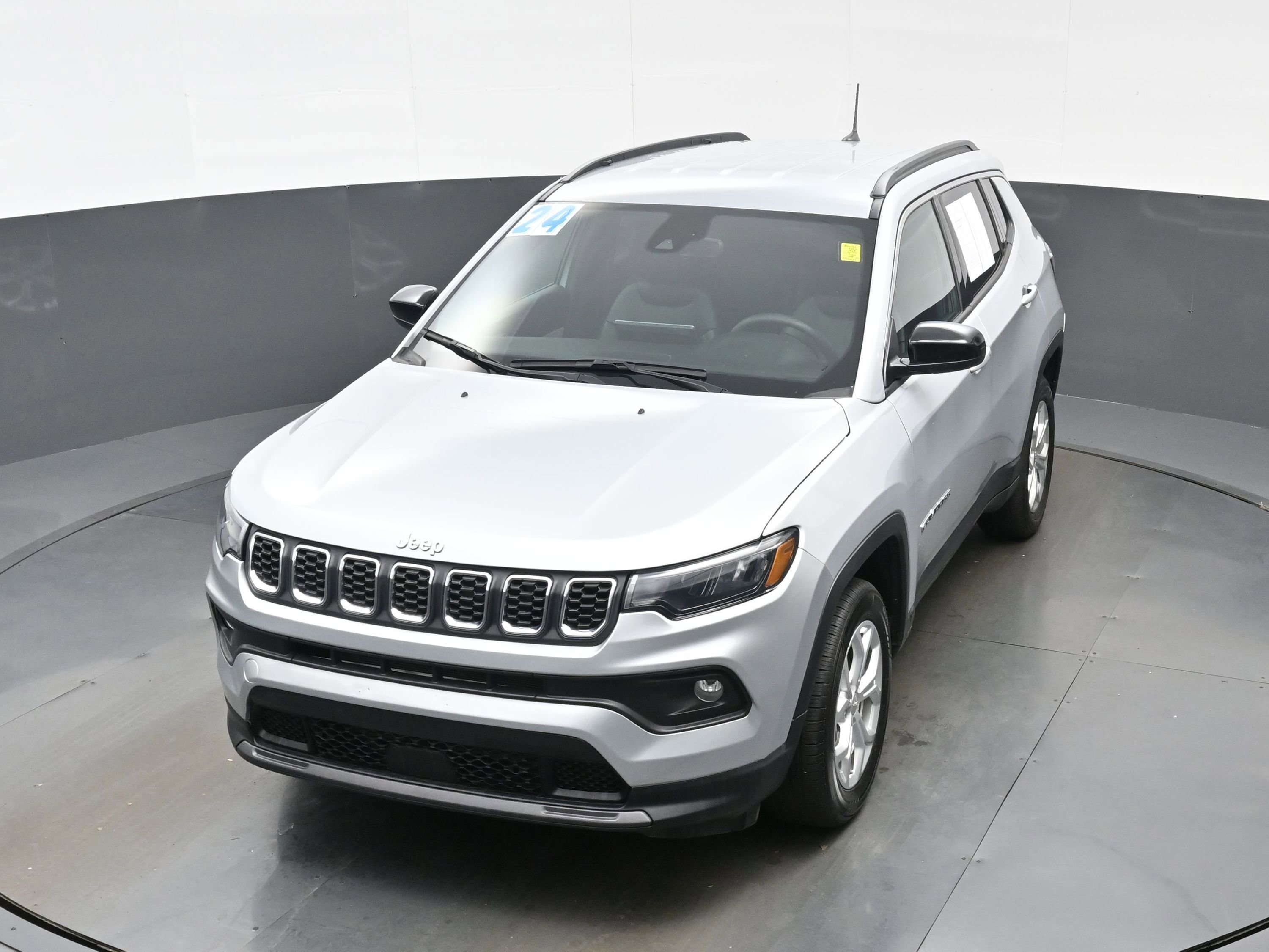 Used 2024 Jeep Compass Latitude AWD/4WD image 36
