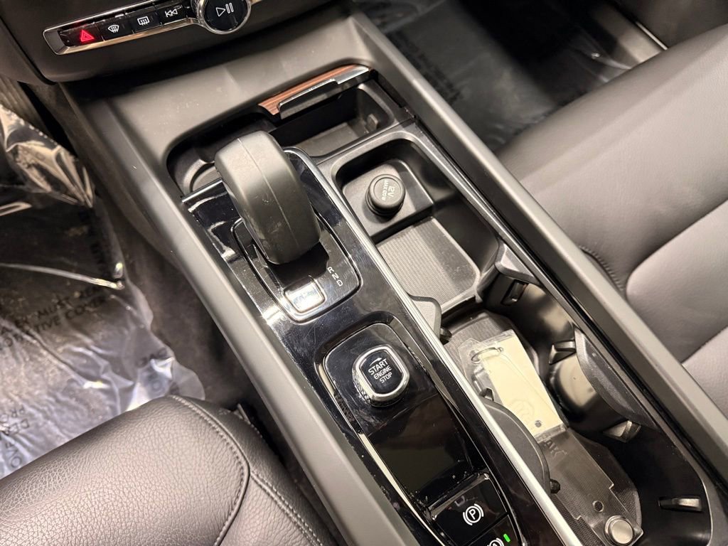 Used 2023 Volvo XC60 B5 Plus image 18