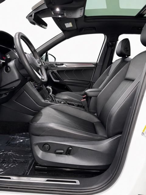 Used 2023 Volkswagen Tiguan SE R-Line AWD/4WD image 17