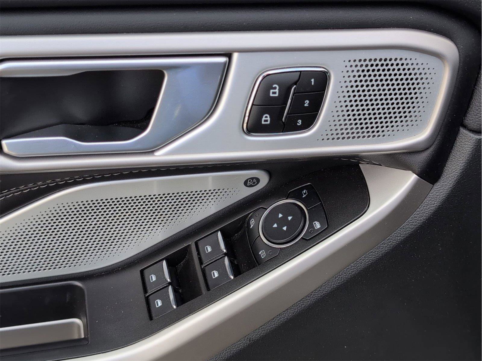 Used 2023 Ford Explorer Limited w/ Limited Technology Package image 17