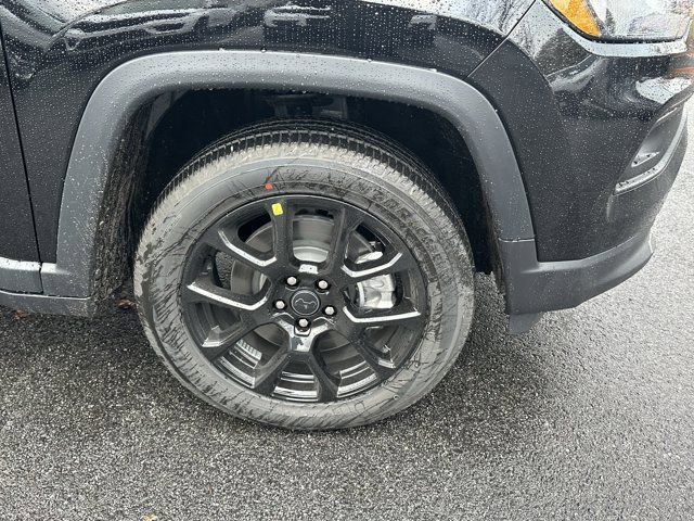 New 2026 Jeep Compass Latitude image 13