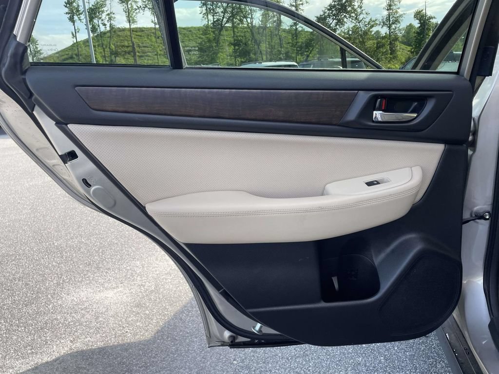 Used 2017 Subaru Outback 2.5i Limited AWD/4WD image 2