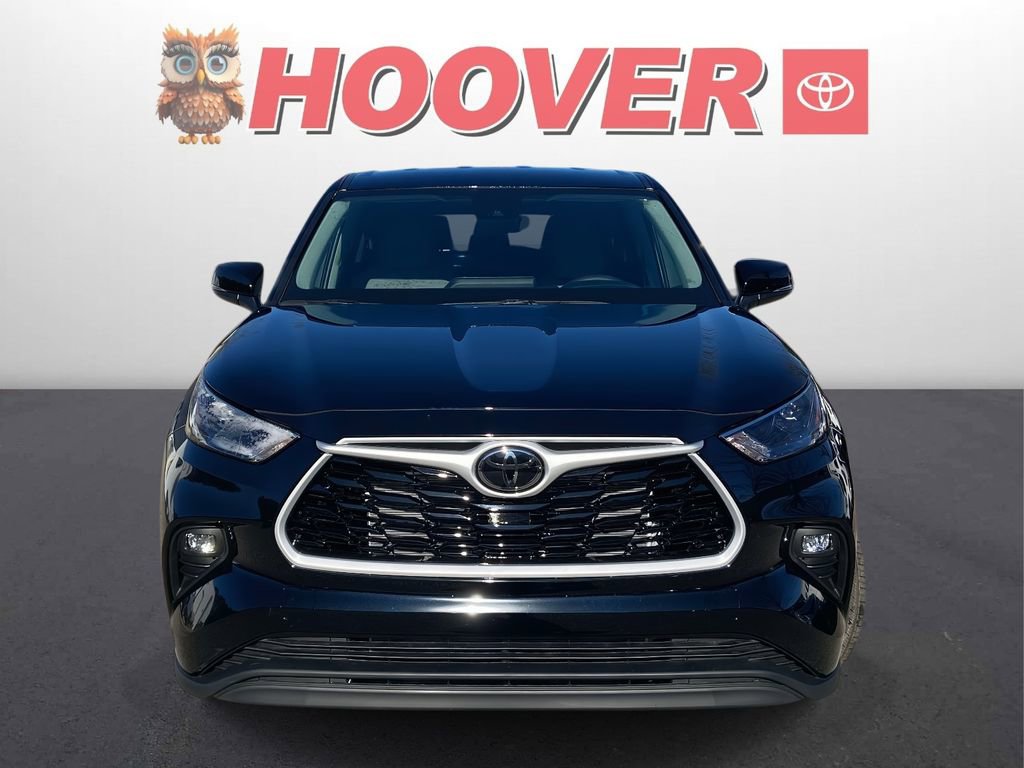 Used 2025 Toyota Highlander LE image 8
