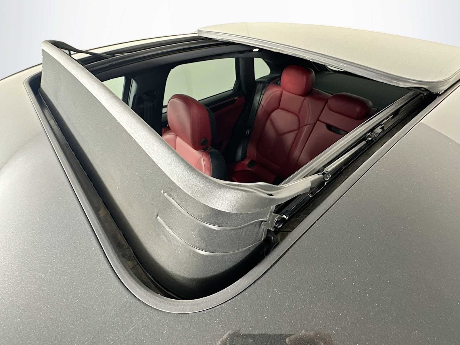 Certified 2022 Porsche Macan image 23