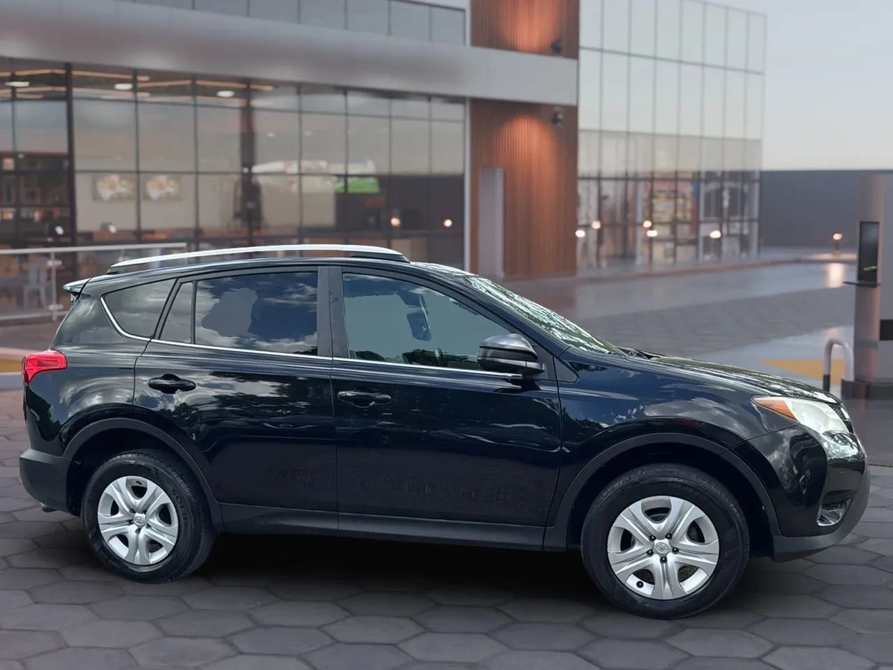 Used 2015 Toyota RAV4 LE image 4