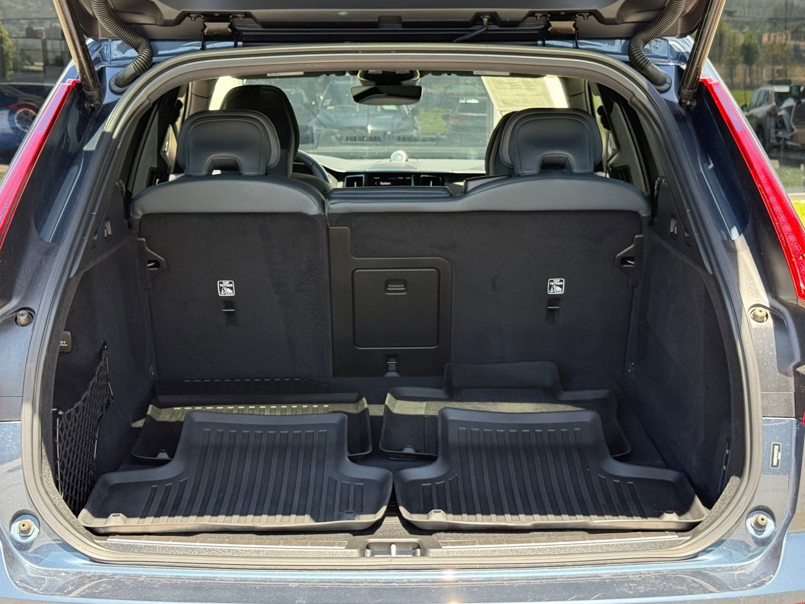 Used 2022 Volvo XC60 T8 R-Design w/ Advanced Package image 17