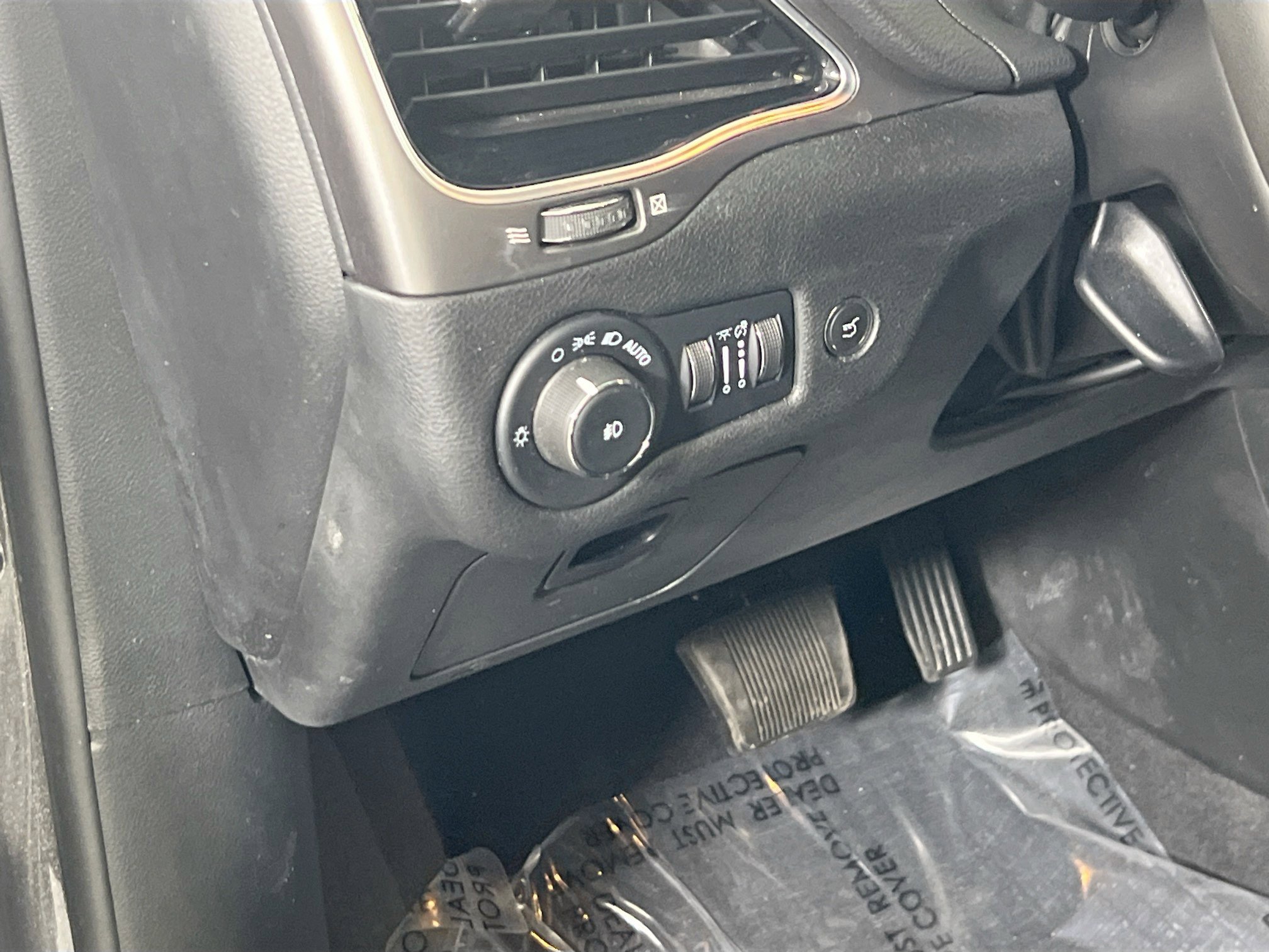 Used 2022 Jeep Cherokee Limited w/ Elite Package image 10