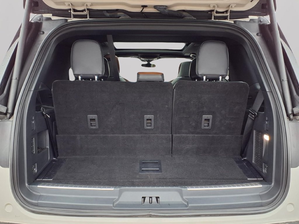 Used 2024 Lincoln Navigator Reserve AWD/4WD image 8
