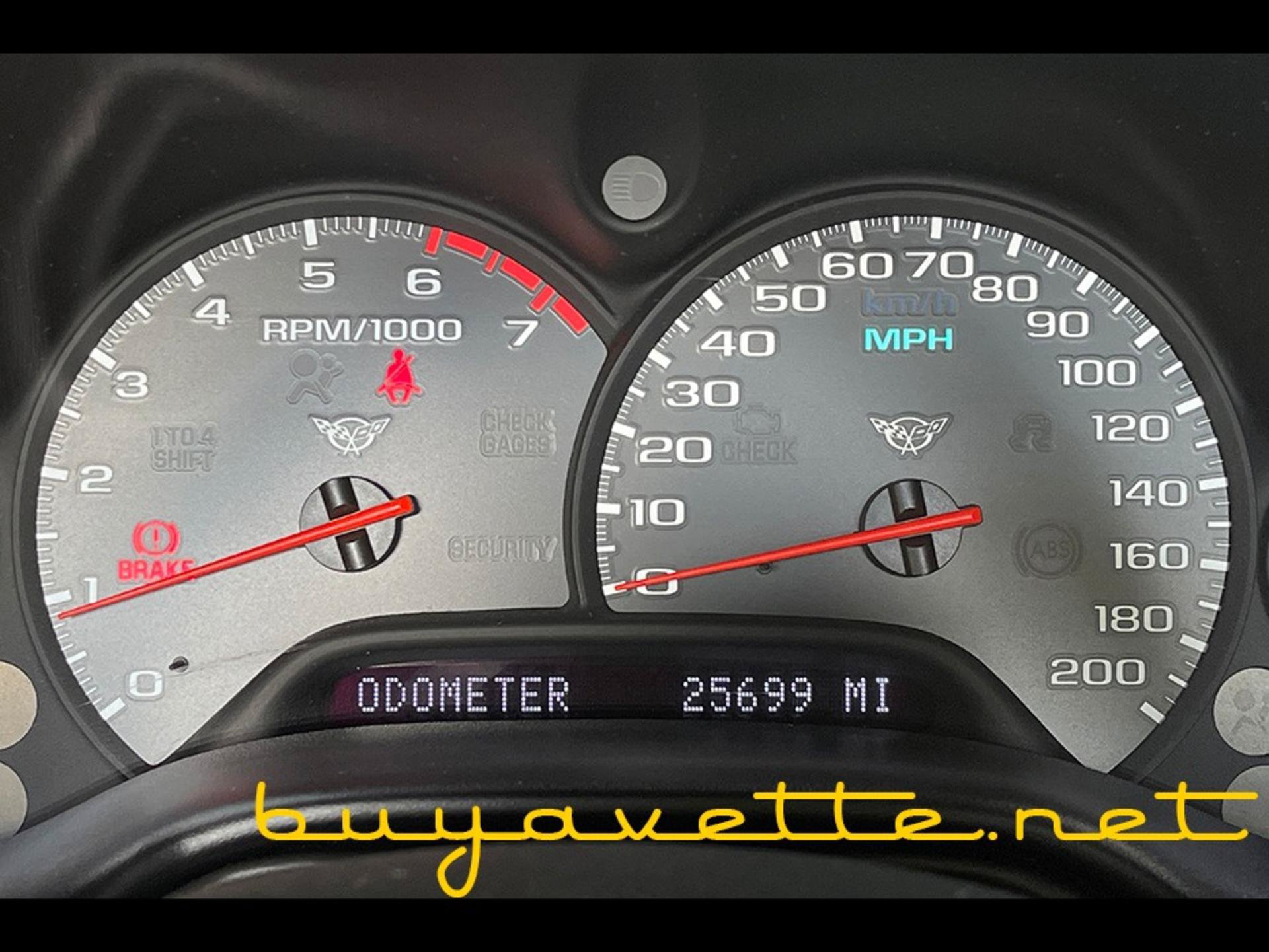 Used 2001 Chevrolet Corvette Convertible w/ Preferred Equipment Group2 RWD image 19