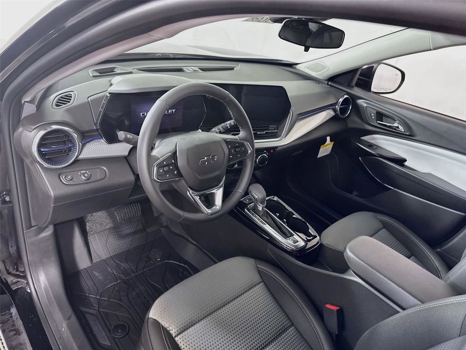 New 2026 Chevrolet Trax LT w/ Driver Confidence Package FWD image 3