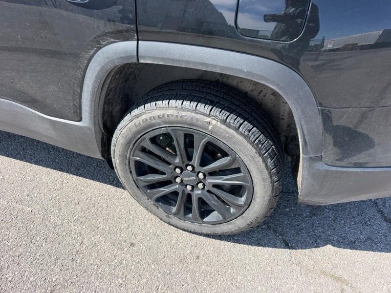 Used 2023 GMC Acadia SLE w/ Driver Convenience Package FWD image 7