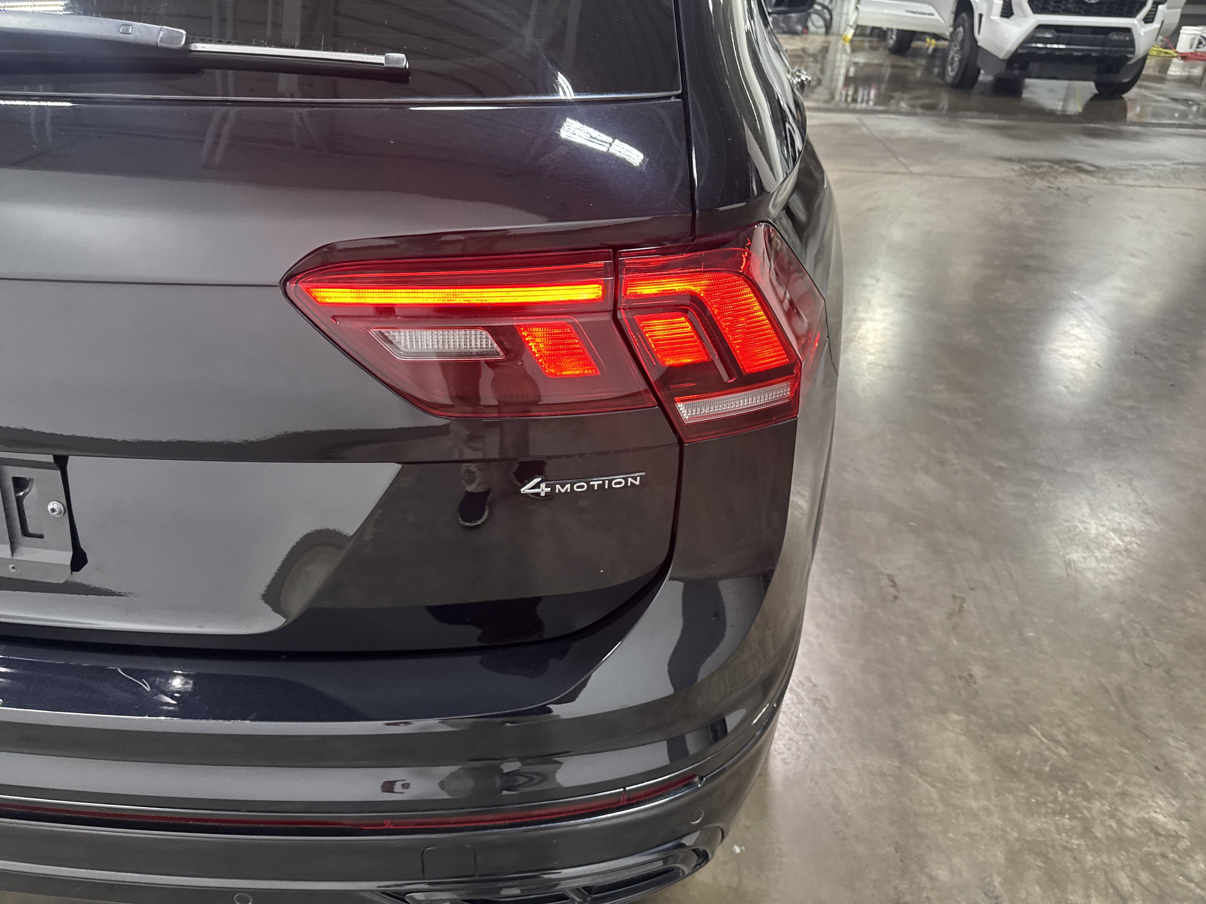 Used 2024 Volkswagen Tiguan SE R-Line AWD/4WD image 35