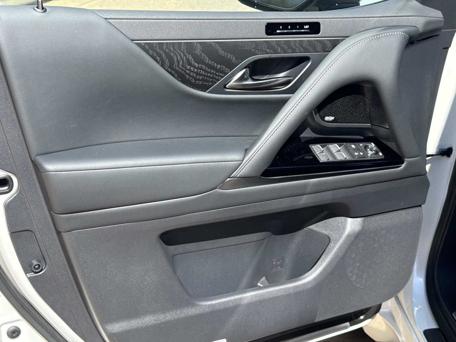 New 2026 Lexus LX 700h Luxury image 18