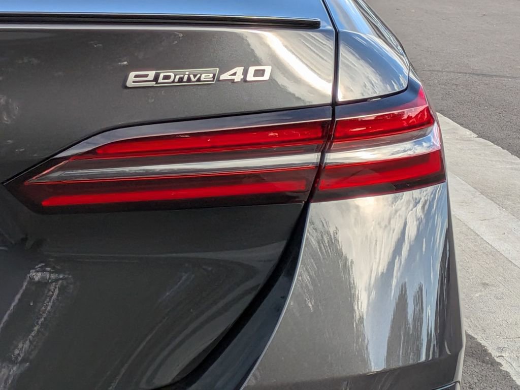 New 2026 BMW i5 eDrive40 image 25