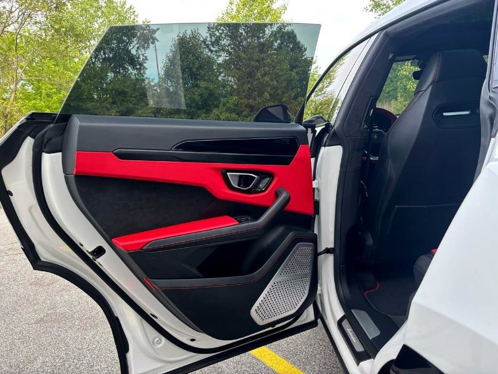 Used 2021 Lamborghini Urus AWD/4WD image 22