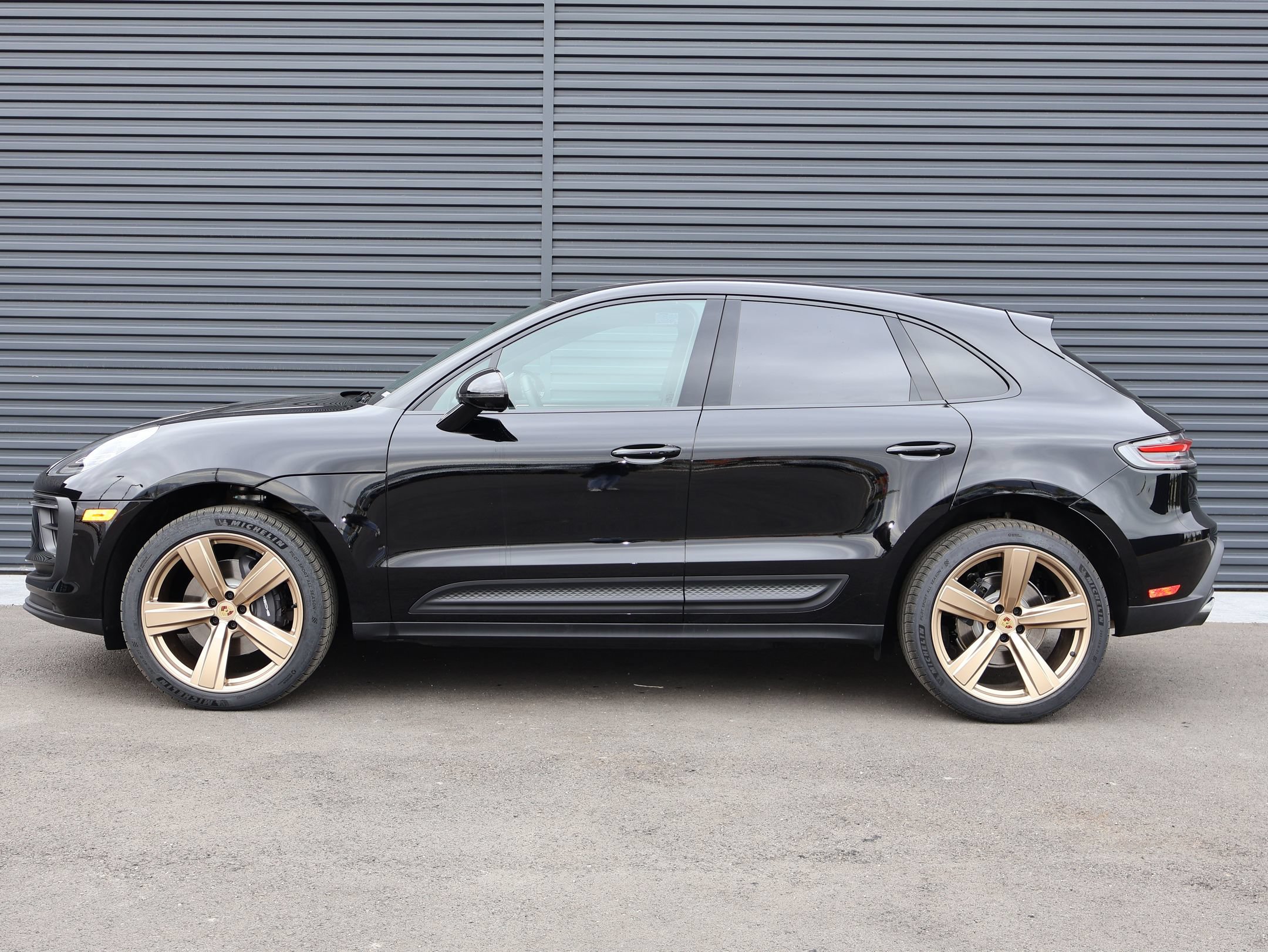 New 2026 Porsche Macan AWD/4WD image 2