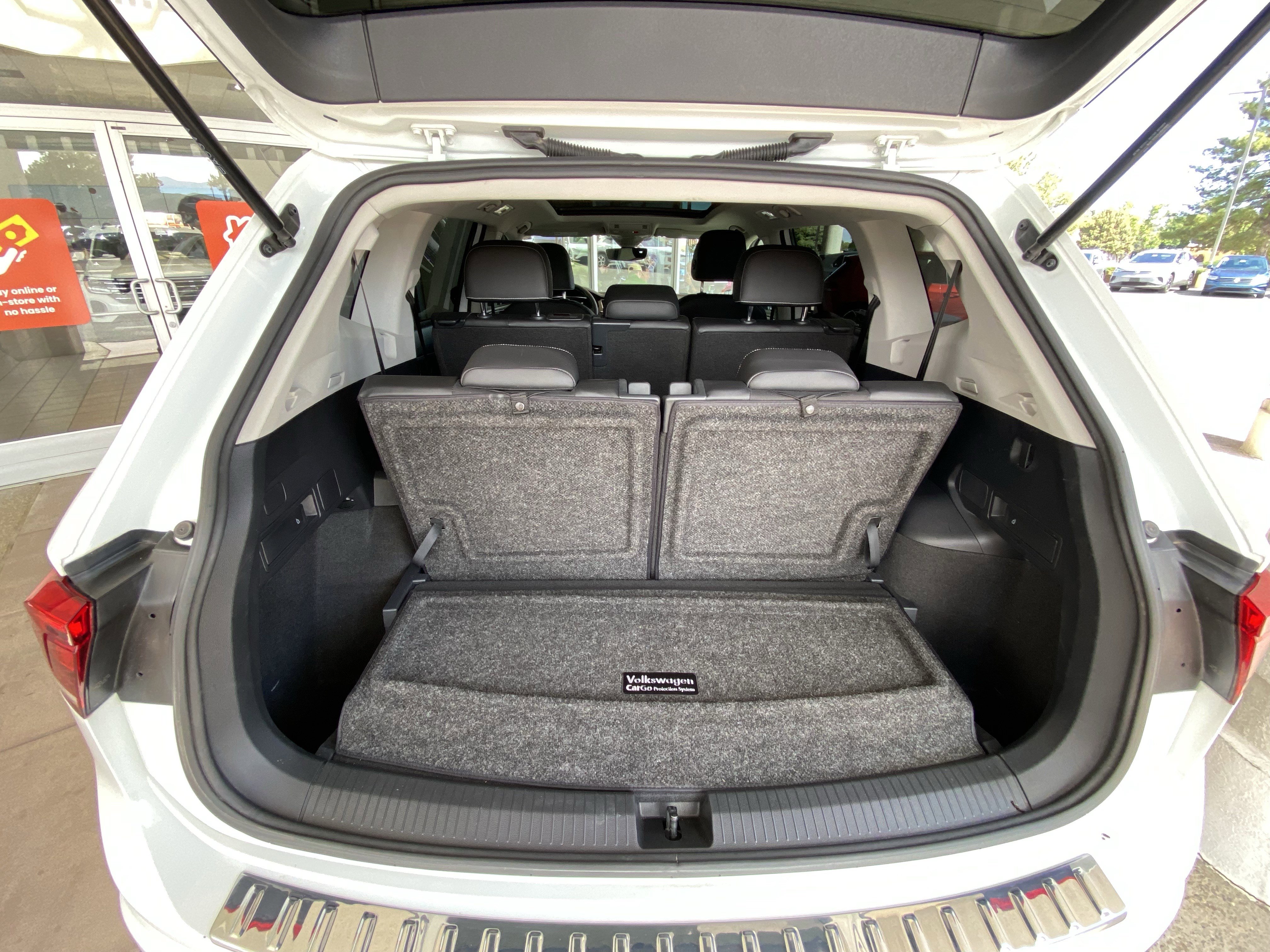 Used 2022 Volkswagen Tiguan SE w/ Panoramic Sunroof Package FWD image 29