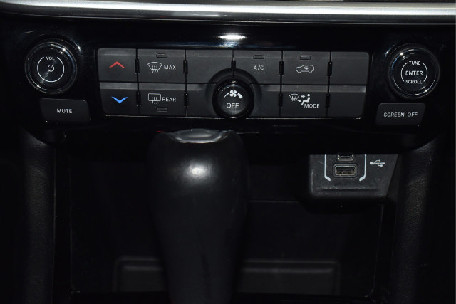 Used 2024 Jeep Compass Latitude AWD/4WD image 18