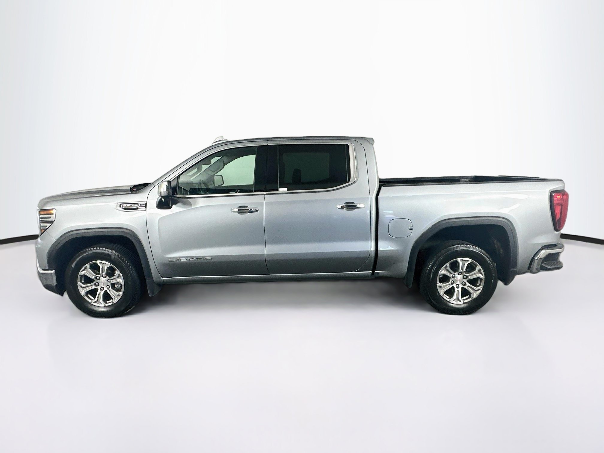 Used 2025 GMC Sierra 1500 SLT RWD image 4