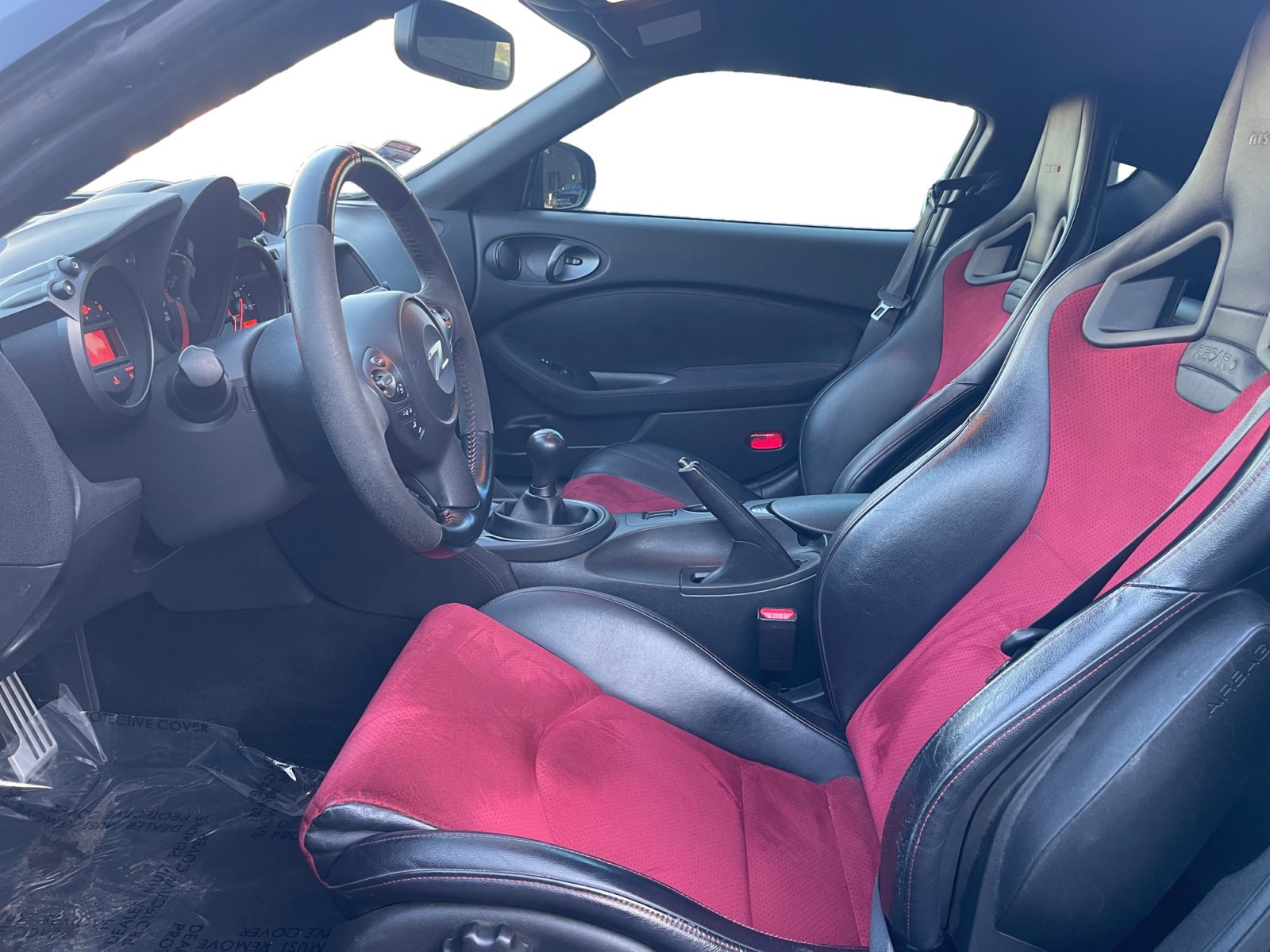 Used 2015 Nissan 370Z NISMO image 9