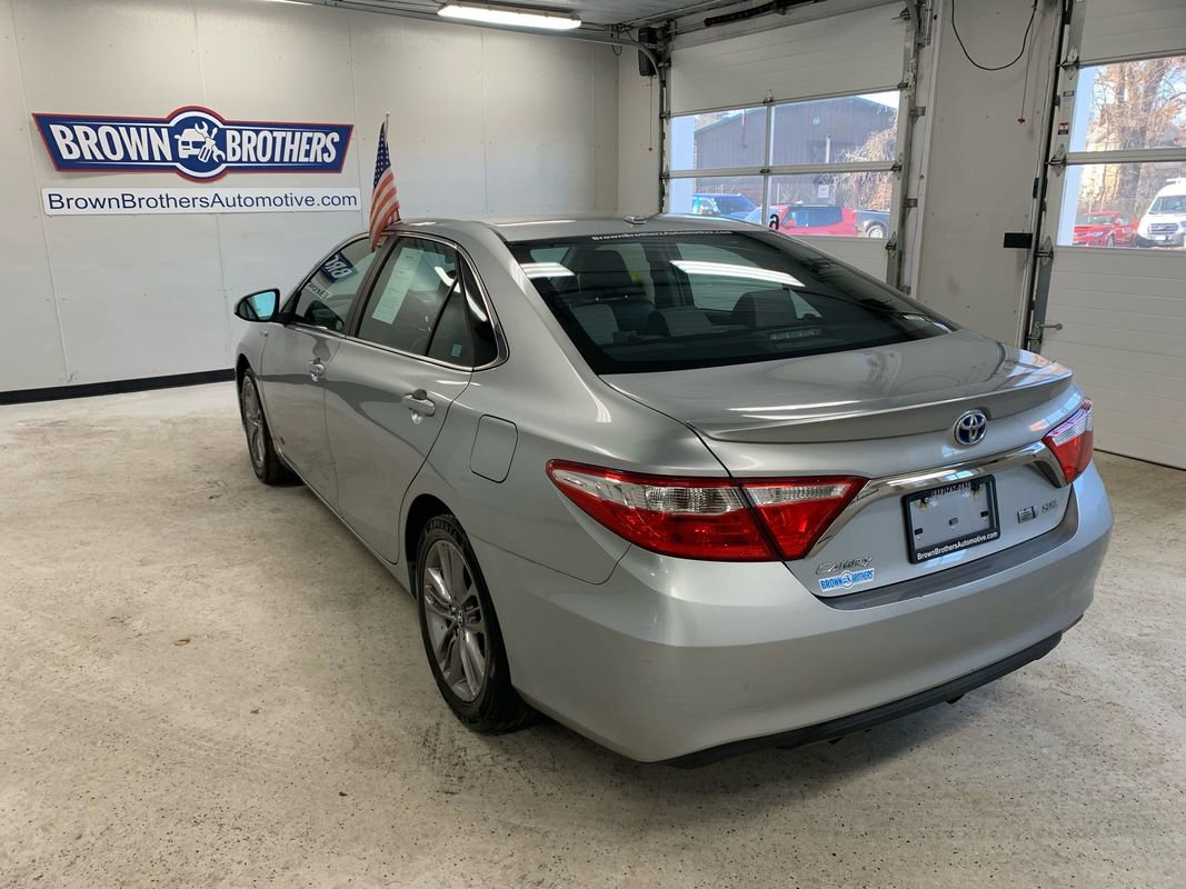 Used 2017 Toyota Camry SE w/ Moonroof Package image 4