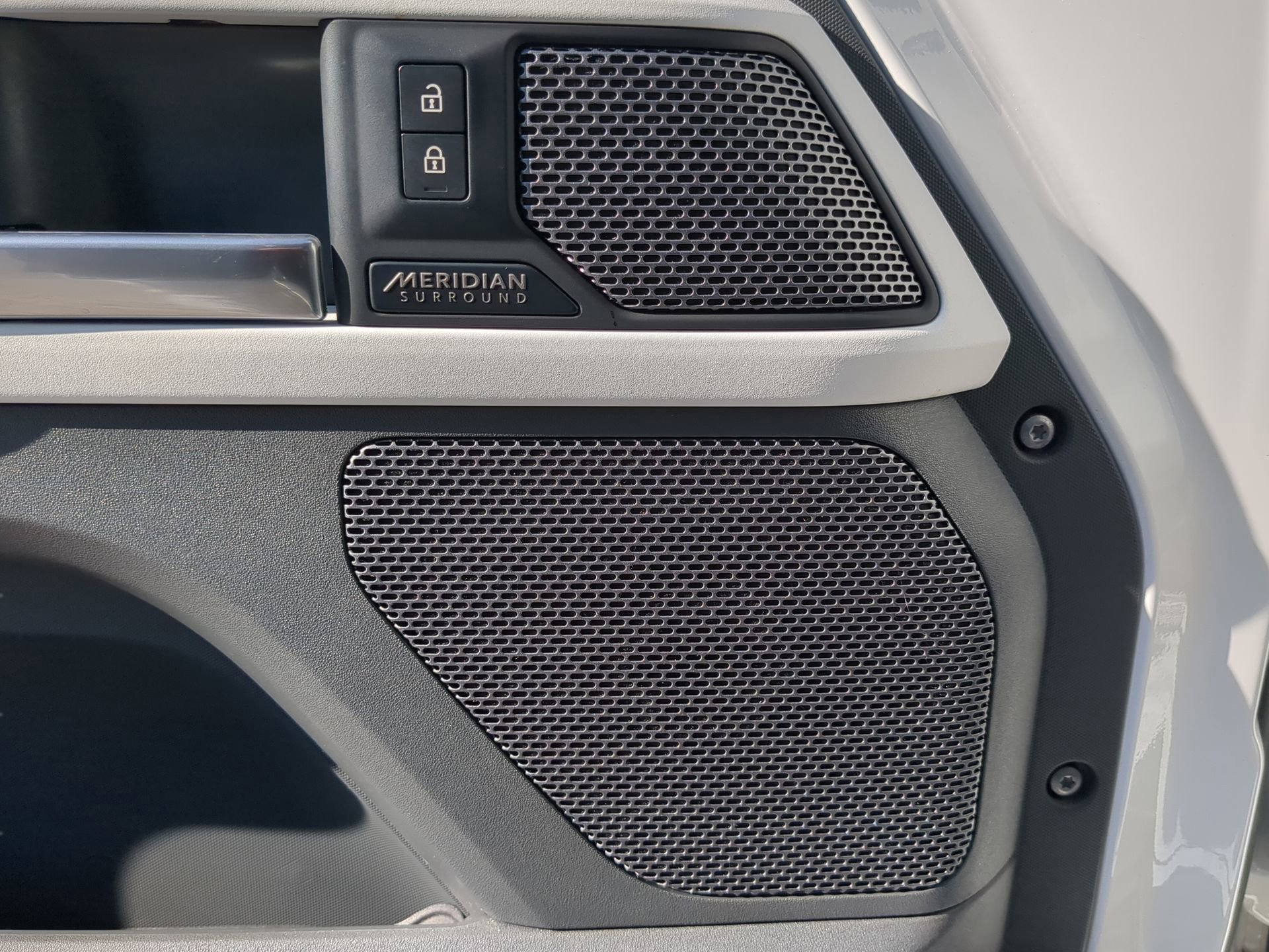 Used 2022 Land Rover Defender 110 SE image 48