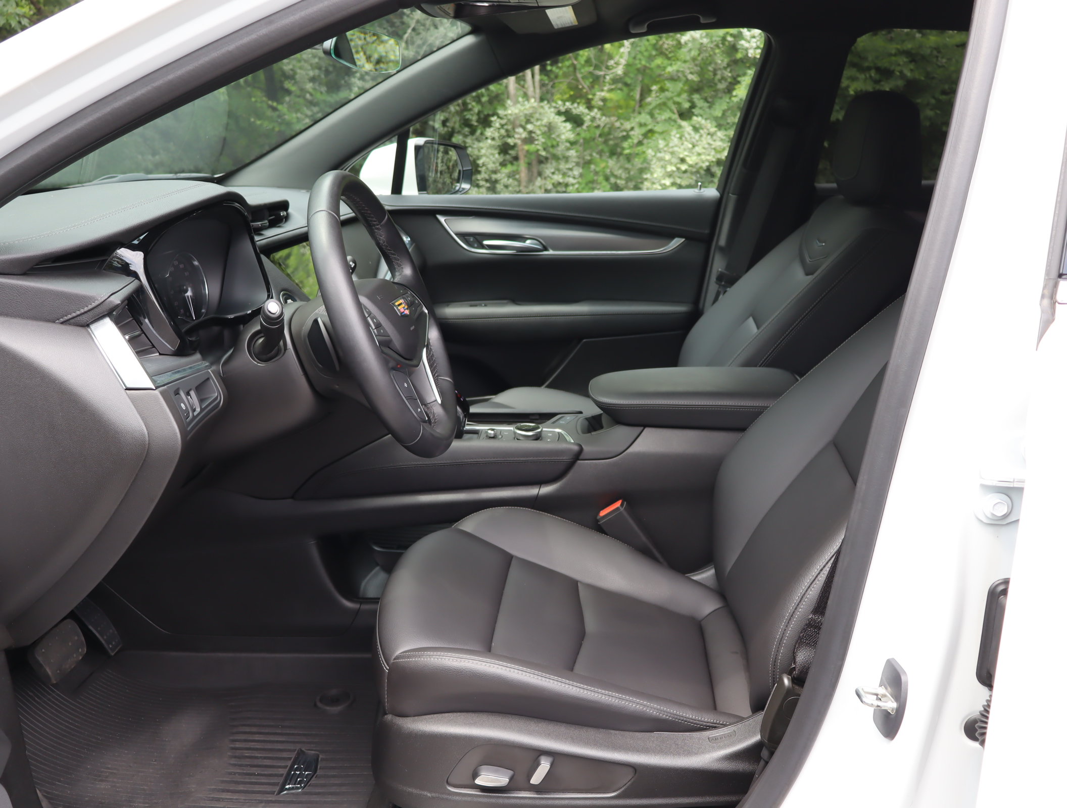 Used 2023 Cadillac XT5 Luxury w/ LPO, Floor Liner Package AWD/4WD image 15