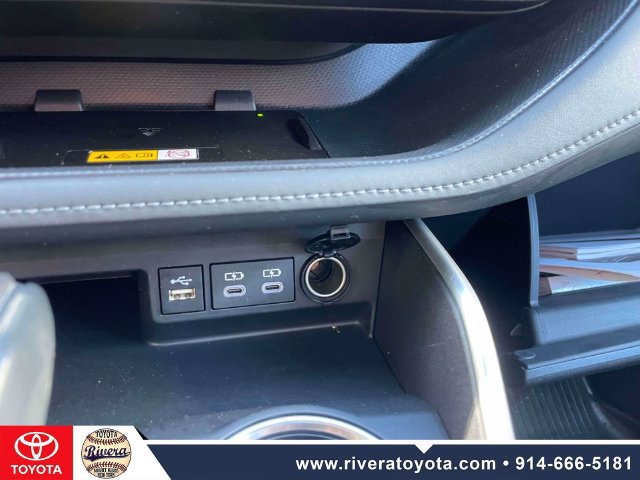 Used 2024 Toyota Highlander XLE AWD/4WD image 29