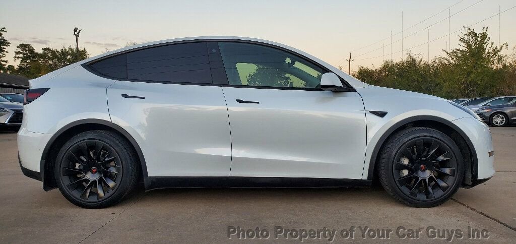 Used 2021 Tesla Model Y Long Range image 11