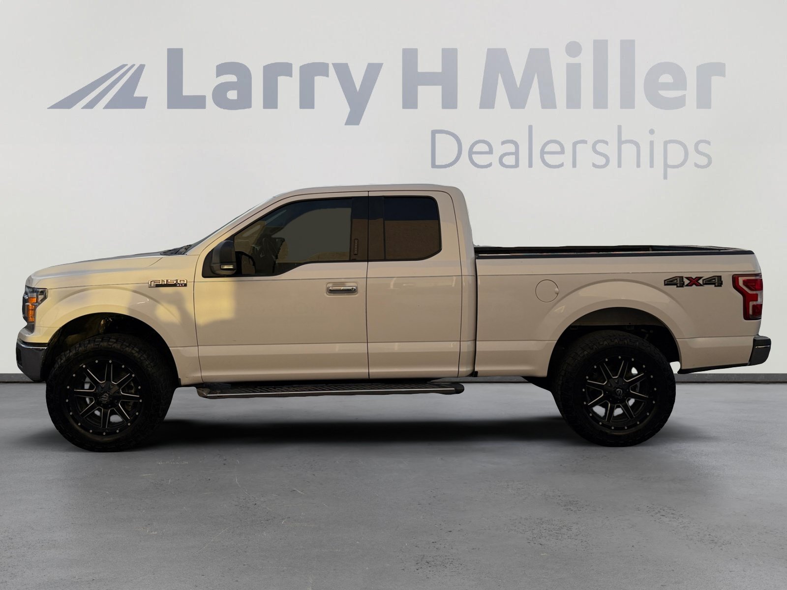 Used 2020 Ford F150 XLT w/ Equipment Group 302A Luxury AWD/4WD image 2