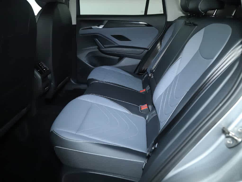 Certified 2025 Volkswagen Tiguan SE FWD image 14