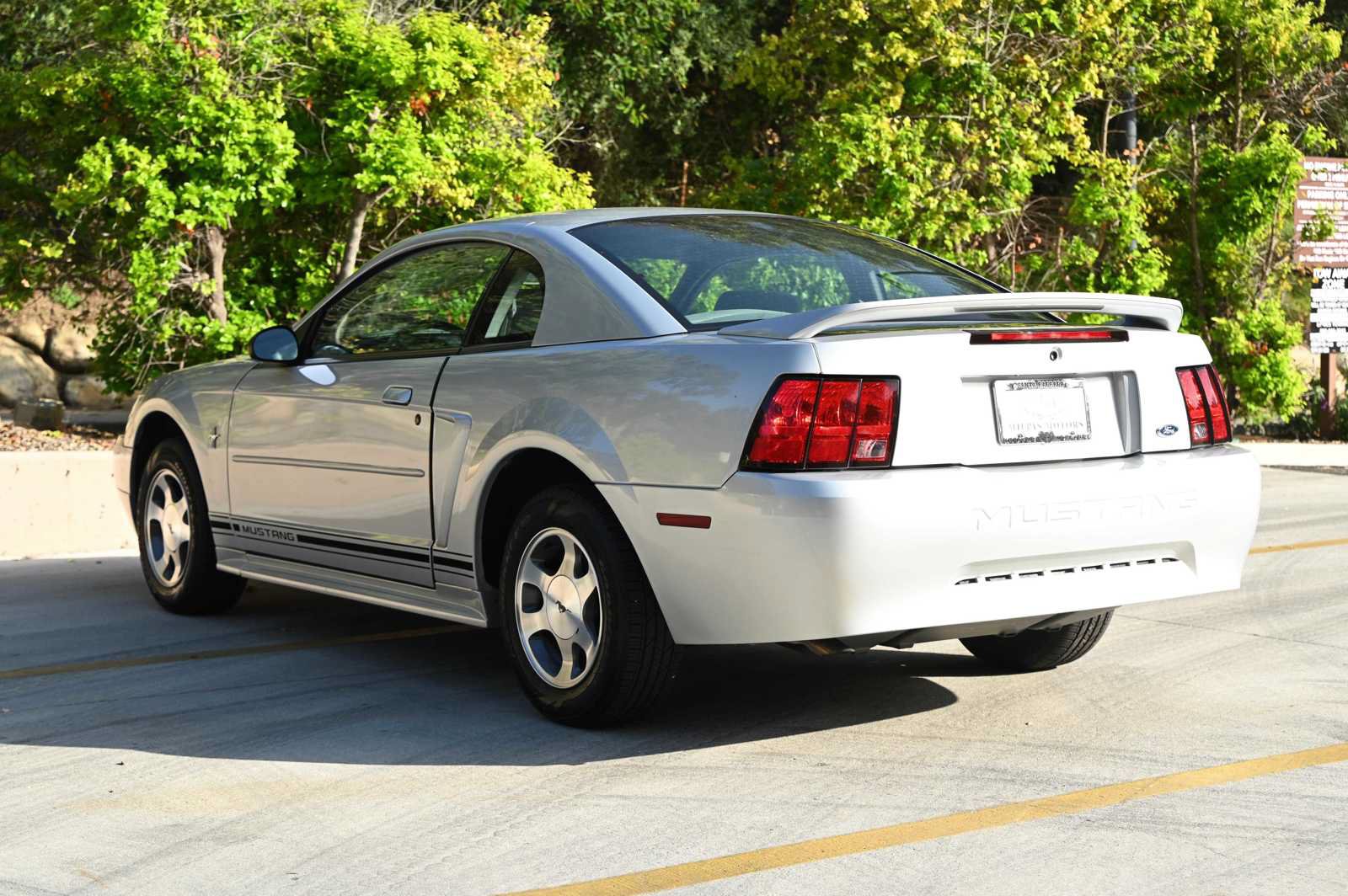 Used 2000 Ford Mustang Coupe RWD image 5