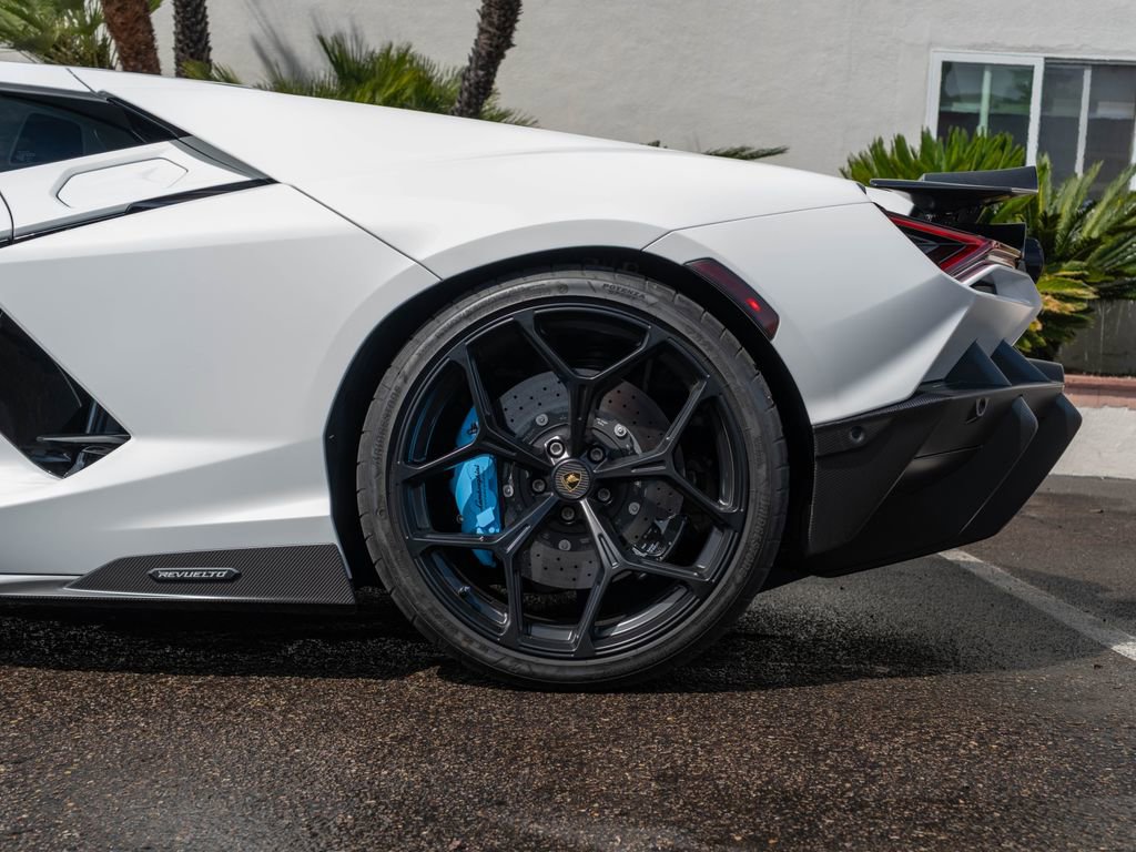 Used 2025 Lamborghini Revuelto AWD/4WD image 24
