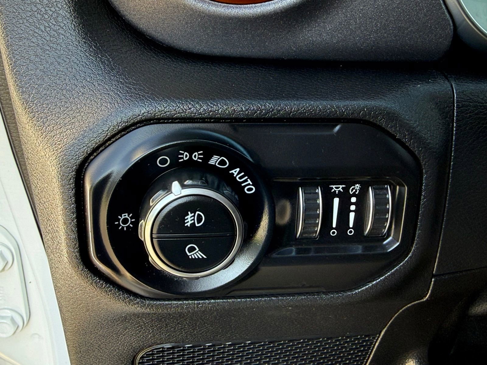Used 2021 Jeep Gladiator Mojave AWD/4WD image 23
