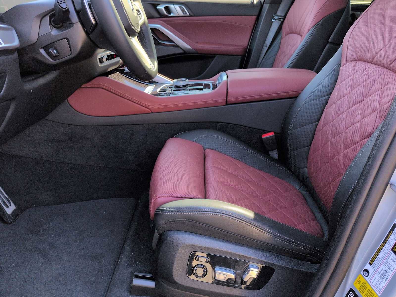 Used 2024 BMW X6 xDrive40i w/ Executive Package image 17