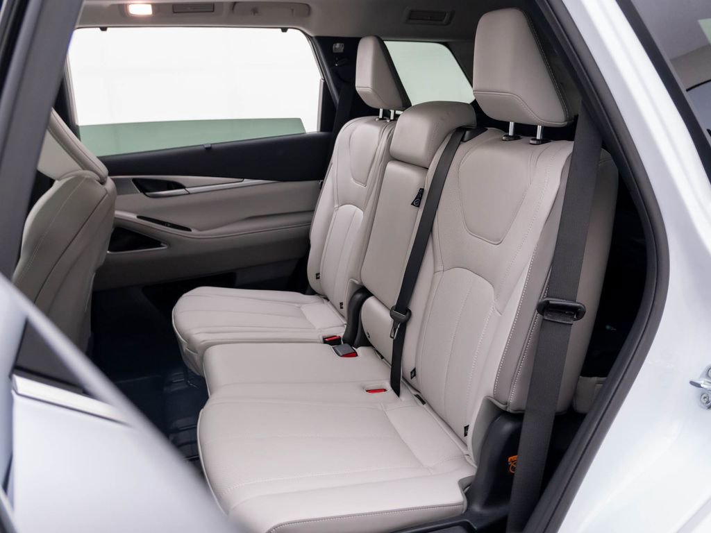 Certified 2026 INFINITI QX60 Luxe w/ Cargo Package AWD/4WD image 19