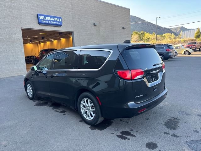 Used 2023 Chrysler Voyager LX image 5